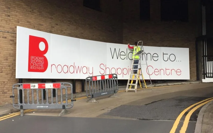 Broadway Shopping Centre signage by Talion Graffix
